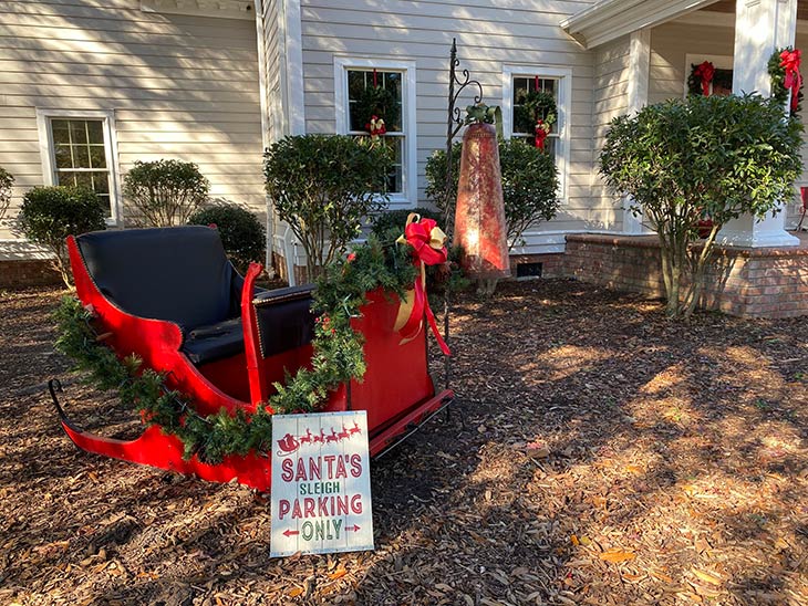 Photo of Santa's sleigh in front of house